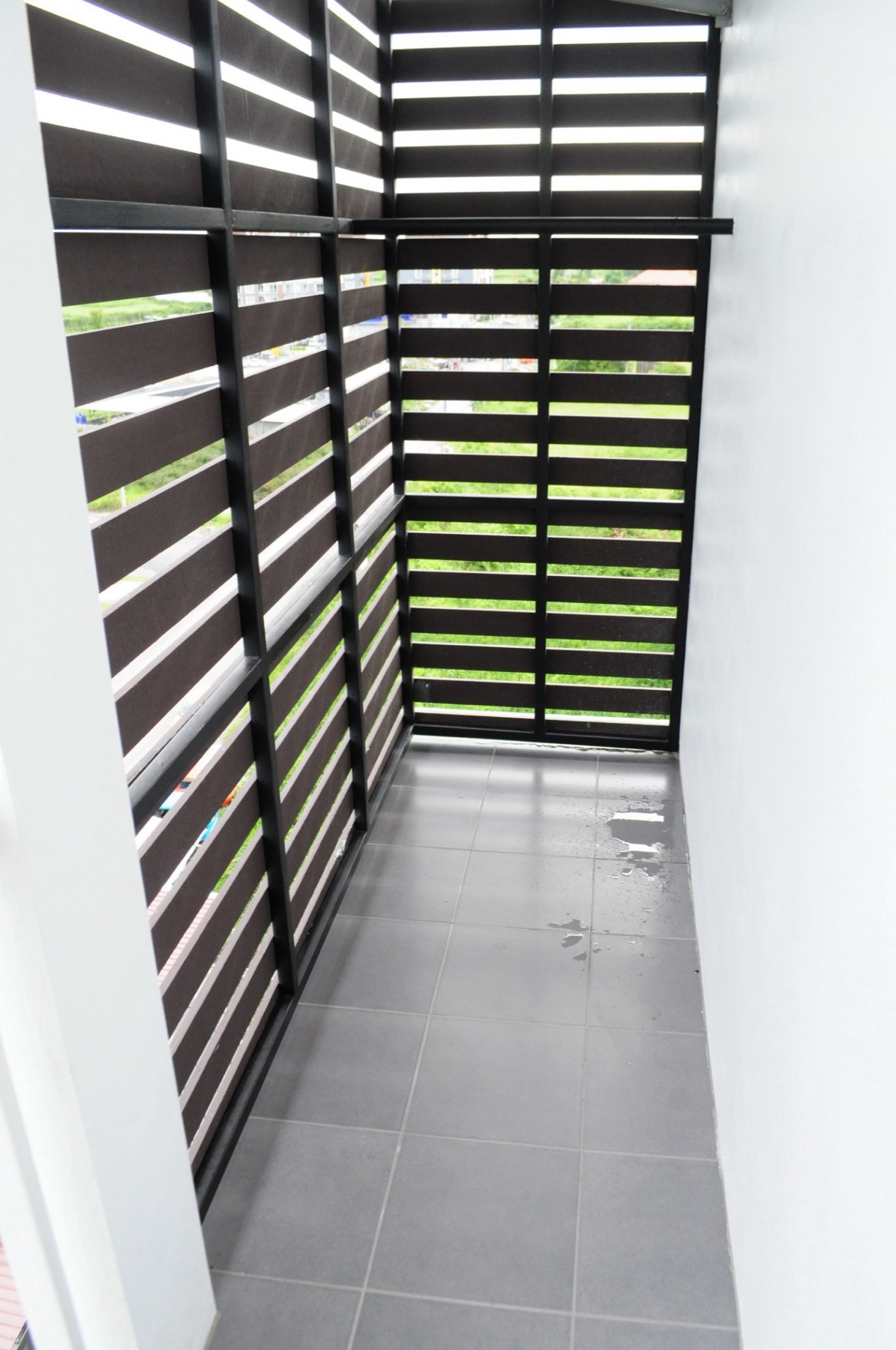 Private balcony with privacy screens in the Deluxe room